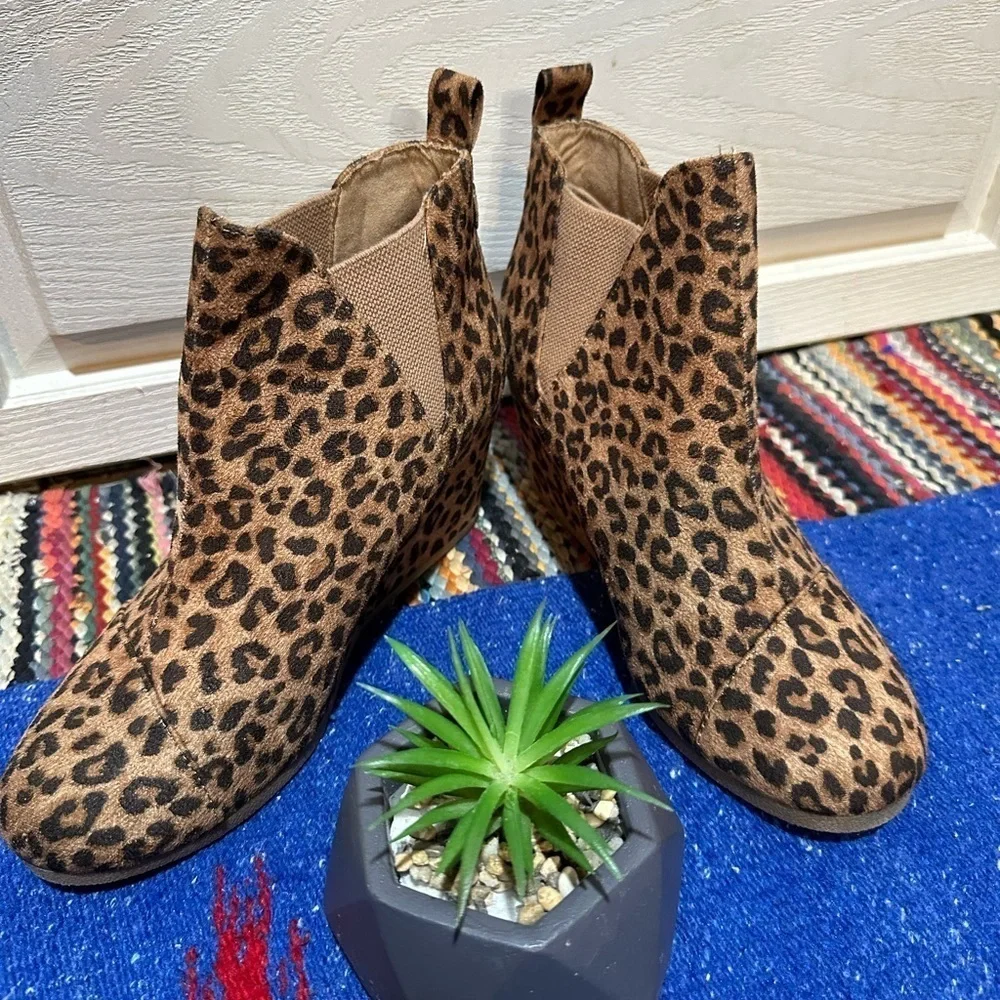 - 🤗Dunes Women's Zoey Wedge Bootie size 9